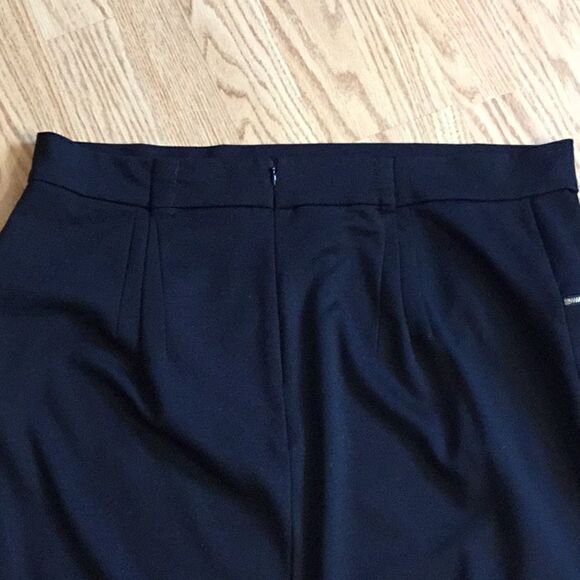 Black pencil shirt is size 2 x large SIMPLY EMMA - Picture 6 of 8